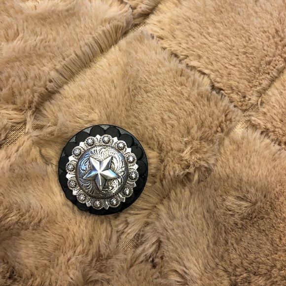 Accessories - Western silver concho pop socket phone holder